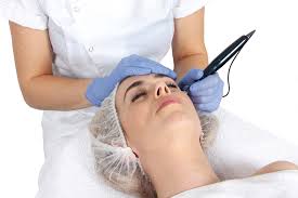 Hoe pigmentvlekken en littekens na acne te verminderen